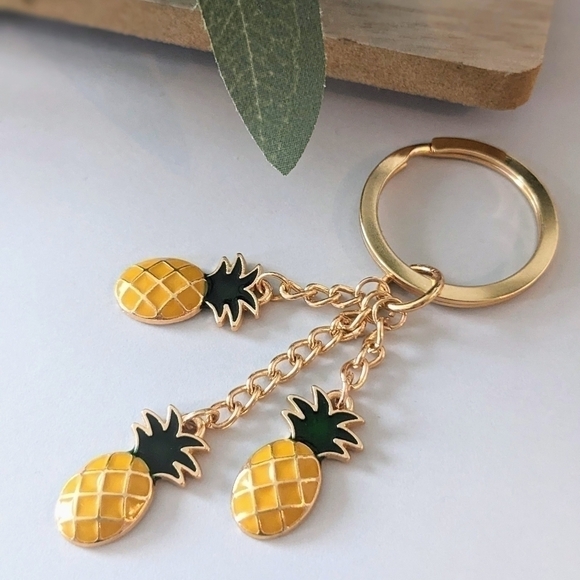 Pineapple Keychain  | Handcrafted by me | Brand New - Picture 1 of 2